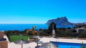 Ferienhaus mit schönem Pool und Meerblick